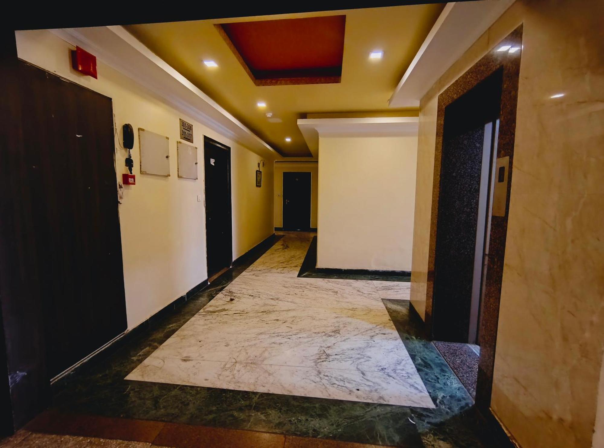 P Palace - Near Kashi Vishwanath Temple Varanasi Exterior foto